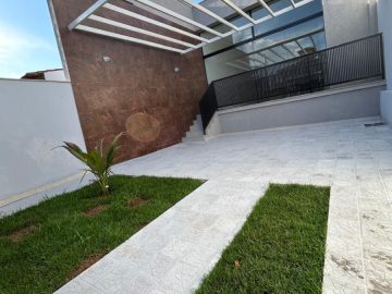 CASA DUPLEX ALTO PADR�O 3 QTOS/ CASA NOVA