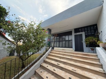 CASA 4 QTOS - ESPETACULAR Bairro Floresta