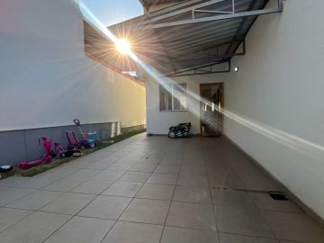 CASA COM ENTRADA INDIVIDUAL NO G�VEA 2