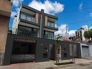 CASAS TRIPLEX 3 QTOS | ENTRADA INDIVIDUAL - Bairro Planalto